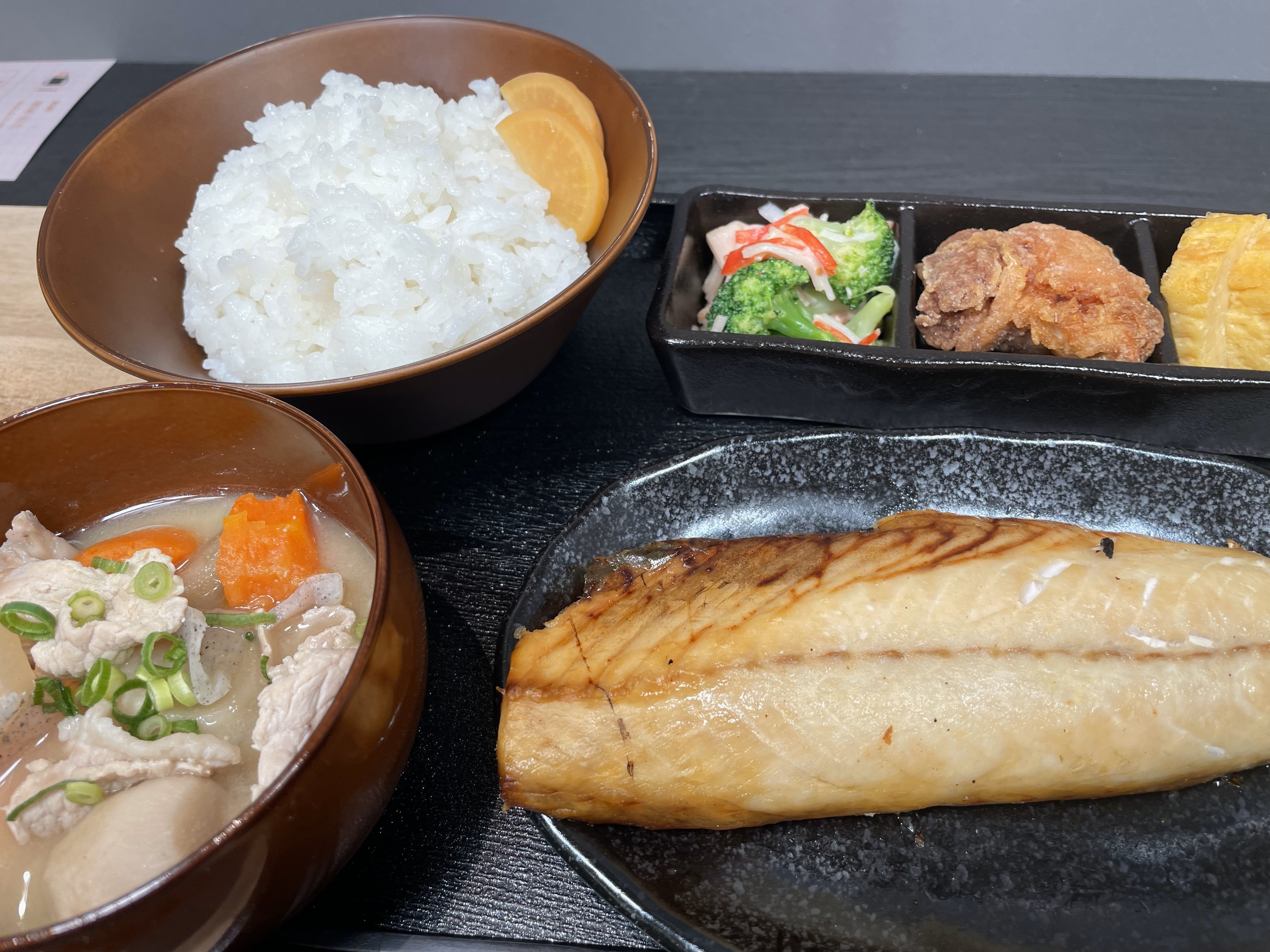 大きなトロ鯖【塩サバ定食】 | omusubi-yaときわ精米所